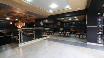 Lunch and dinner served, local and international cuisine