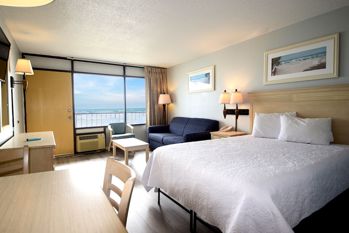 1 bedroom oceanfront (non-efficiency) with 1 queen bed and 1 sleeper sofa - b2n | 1 bedroom, in-room safe, desk, blackout curtains