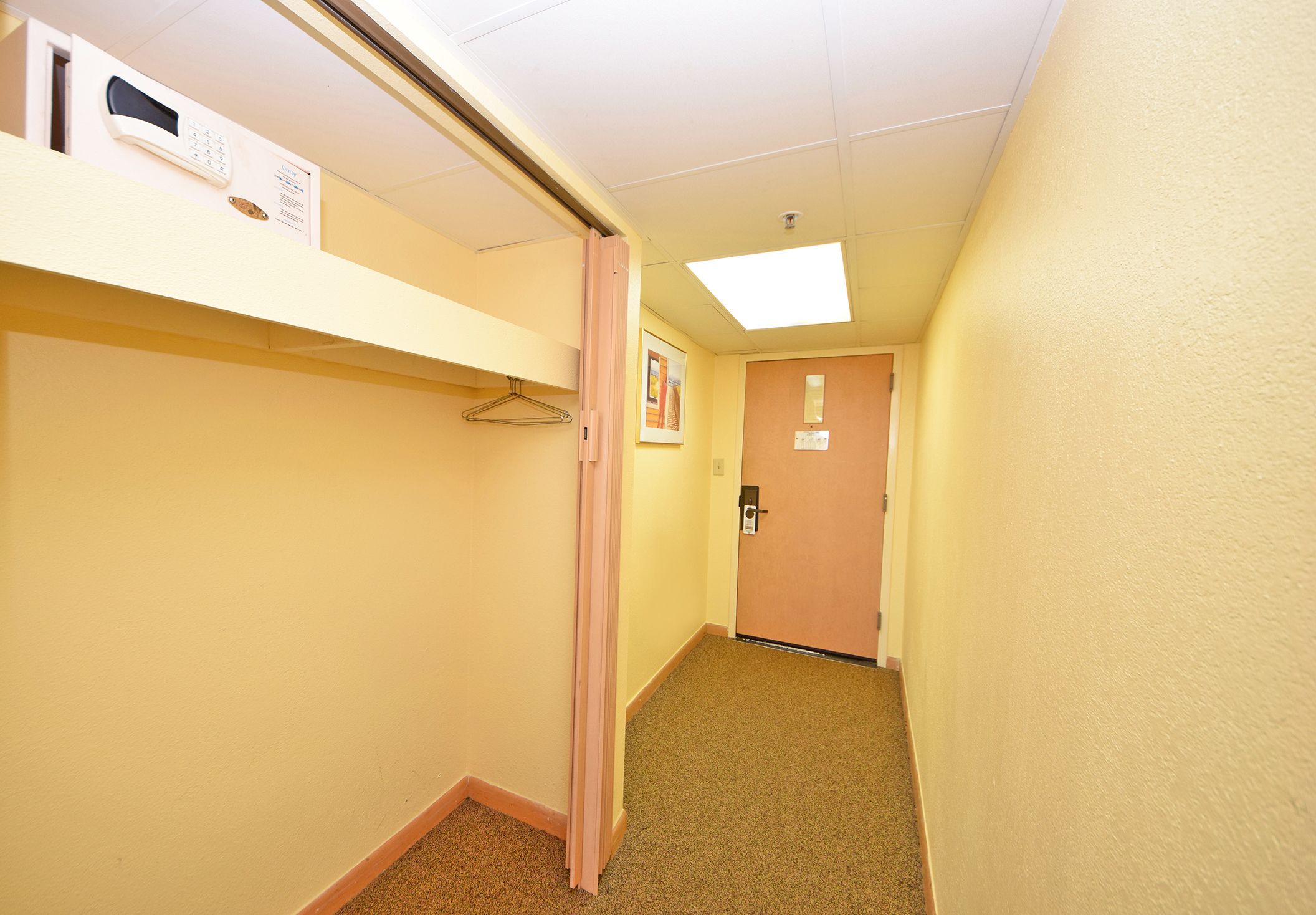 1 bedroom boulevard view with 2 double beds - e | 1 bedroom, in-room safe, desk, blackout curtains