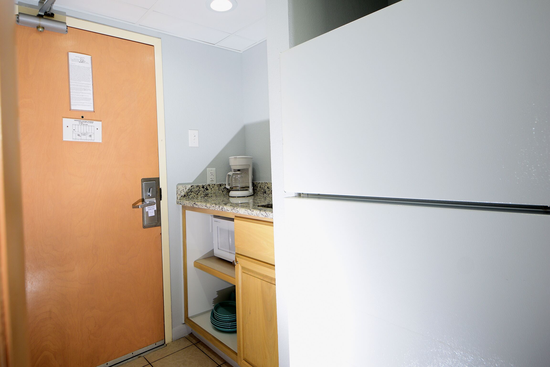 1 bedroom oceanfront (non-efficiency) with 1 queen bed and 1 sleeper sofa - c1n | 1 bedroom, in-room safe, desk, blackout curtains