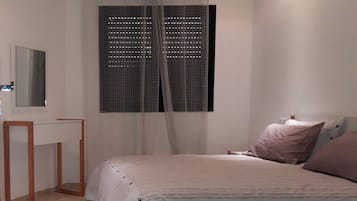 Comfort Studio Suite, 1 Bedroom | Peralatan tempat tidur premium, seterika/papan seterika, Wi-fi percuma