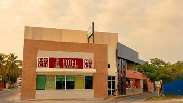 Fachada de la propiedad