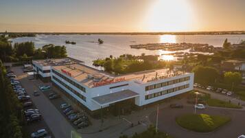 المنشأة من الخارج