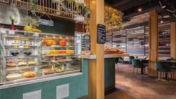 Petit déjeuner buffet (25 EUR par personne)