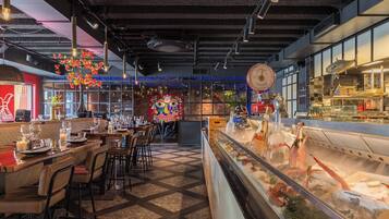 Déjeuner et dßner servis sur place