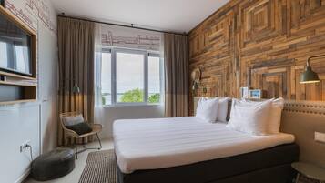 Minibar, in-room safe, desk, iron/ironing board