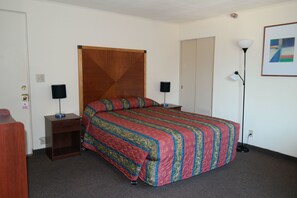Room, 1 Queen Bed | Free WiFi, bed sheets - River Park Inn (Klamath Falls)
