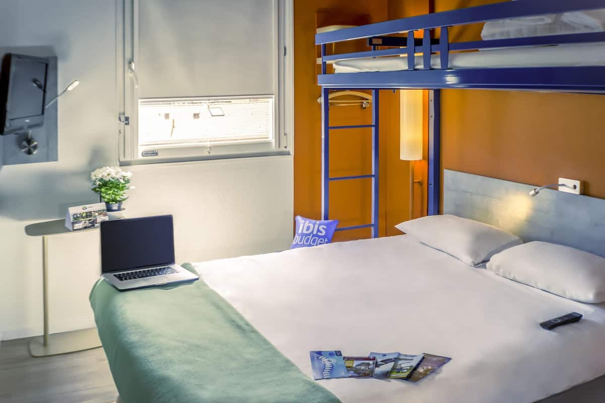 Triple Room, Multiple Beds | Blackout drapes, free WiFi, bed sheets