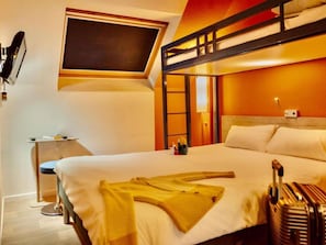 Habitación doble | Cortinas opacas, wifi gratis, ropa de cama