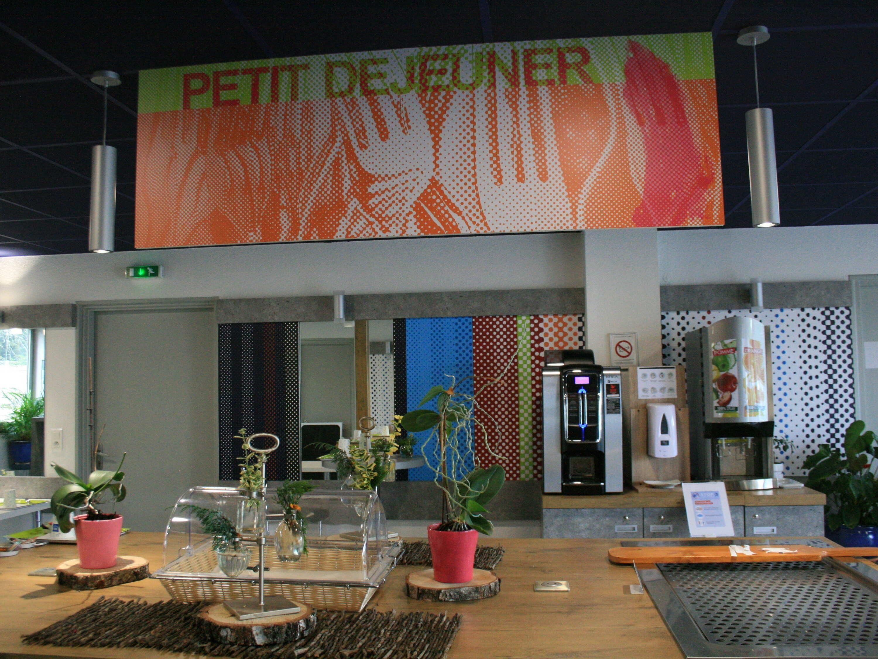 Daily buffet breakfast (EUR 6.60 per person)