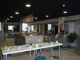 Se ofrece un desayuno bufé (6.60 EUR por persona)