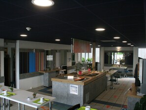 Daily buffet breakfast (EUR 6.60 per person)