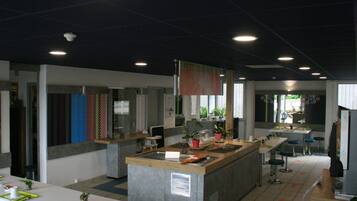 Tägliches Frühstücksbuffet gegen Gebühr
