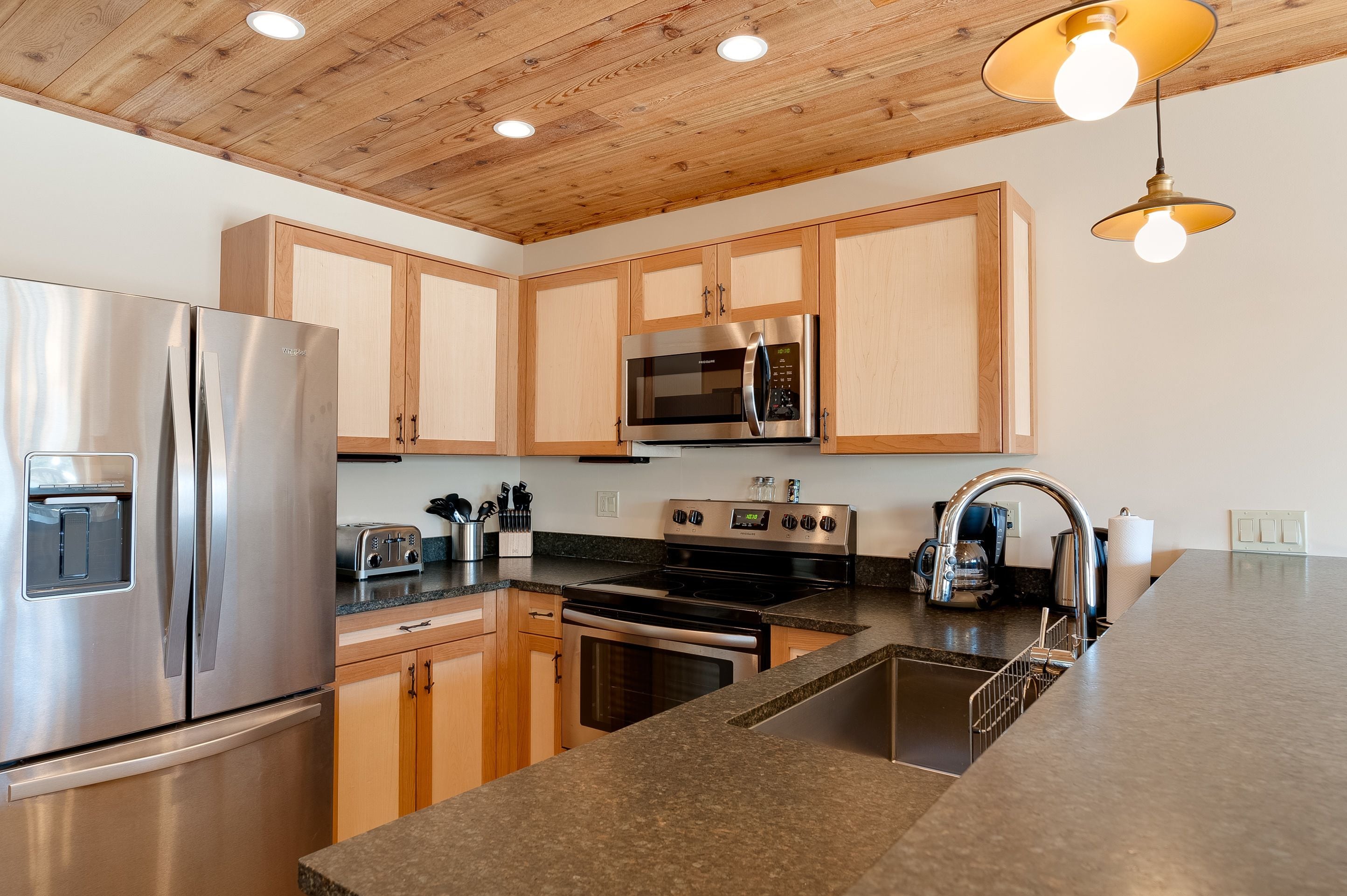 Cabin 16, 3 Bedrooms | Private kitchen