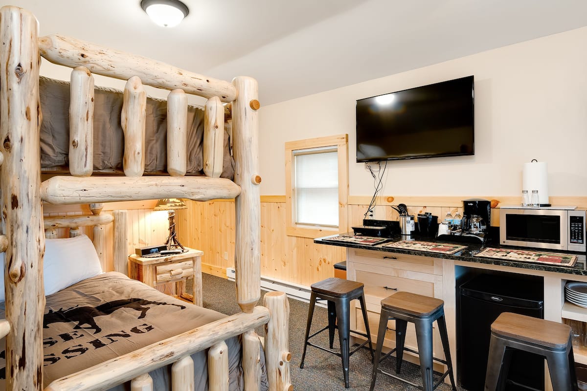Cabin (14)