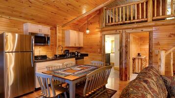 Cabin 18 | In-room dining