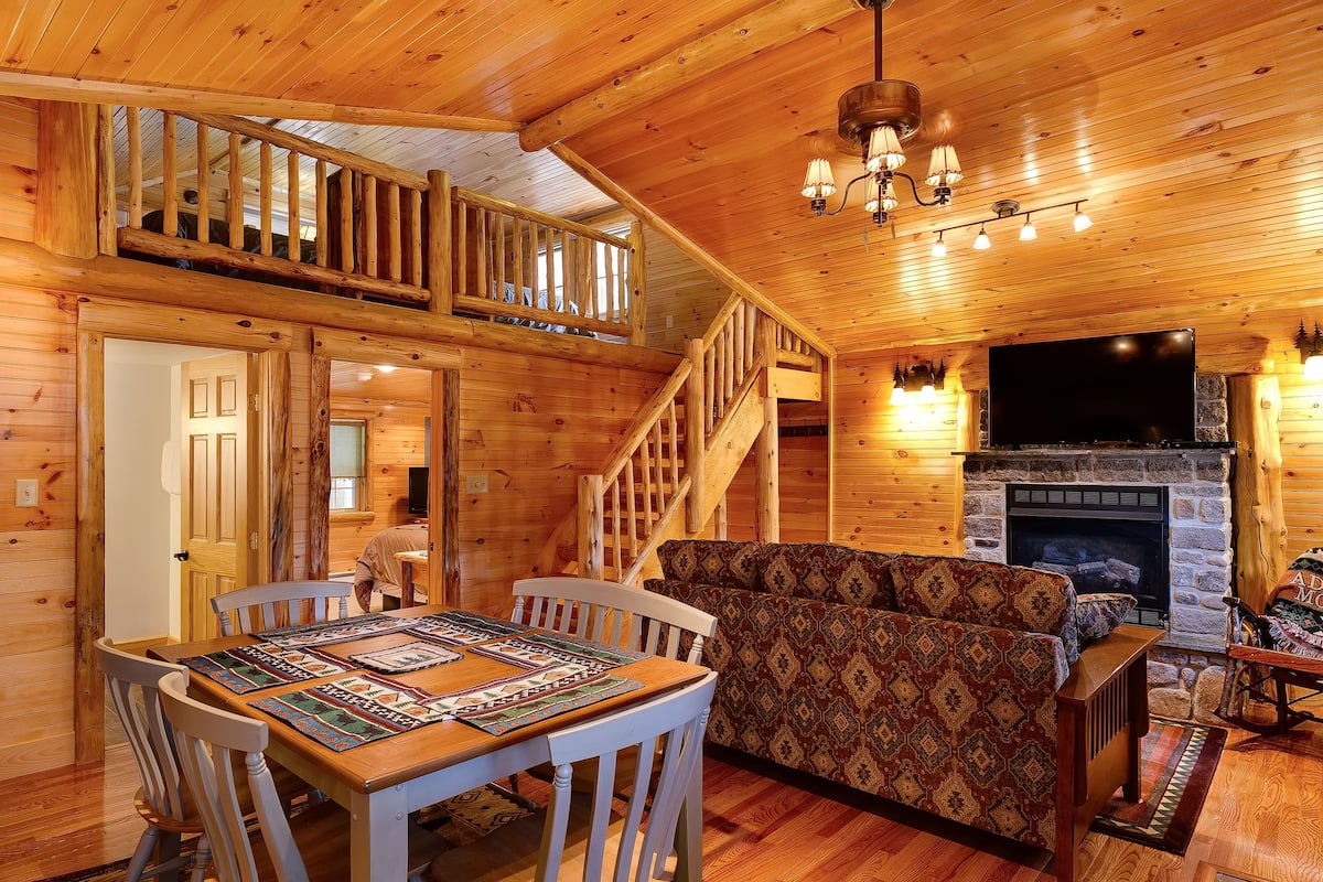 Deluxe Loft Cabin with Private Outdoor Patio | Living area