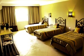 Executive Triple Room | Desk, blackout drapes, soundproofing, free cribs/infant beds - Hotel Continental (Kairouan)