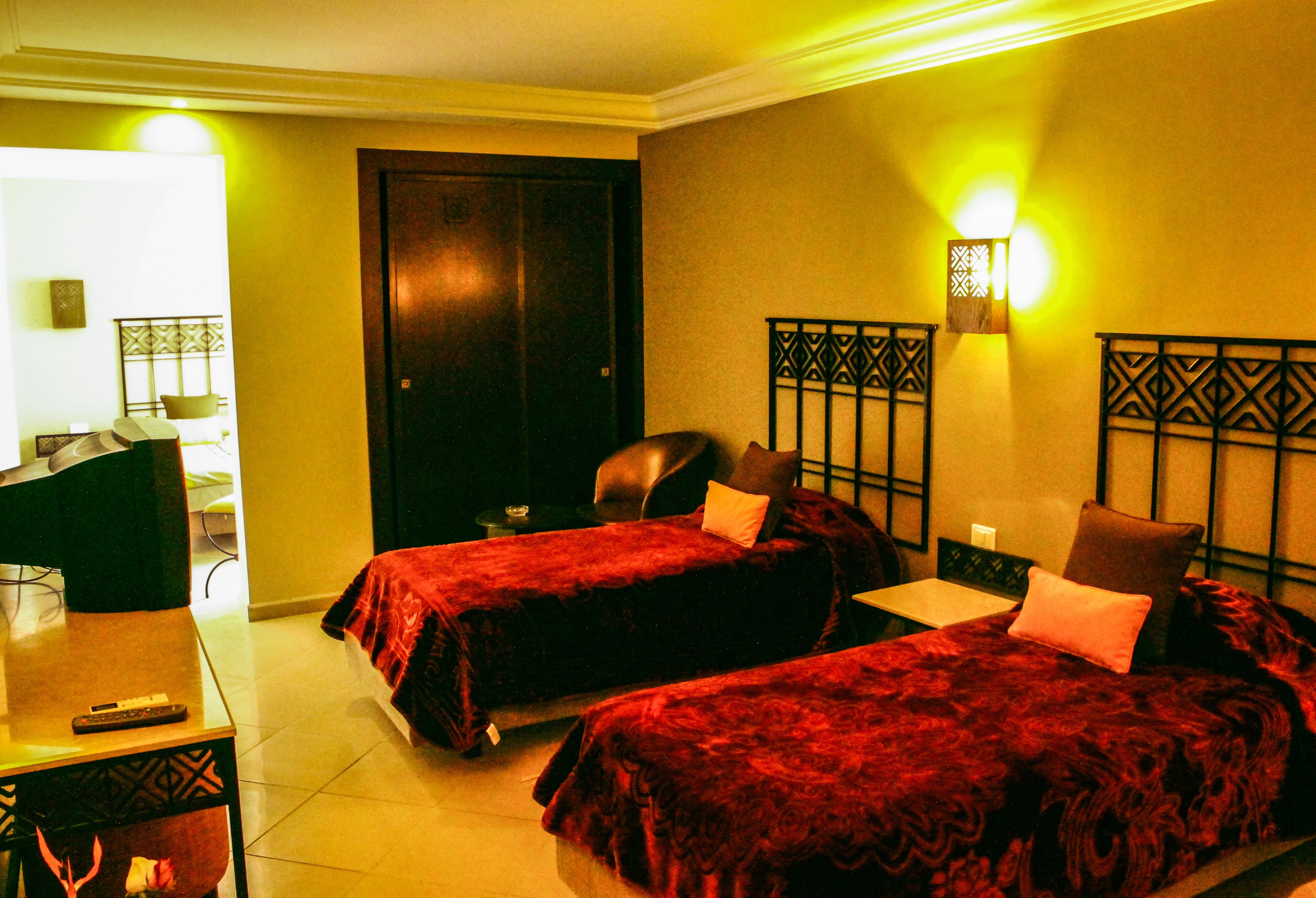 quadruple room | desk, blackout curtains, soundproofing, free cots/infant beds