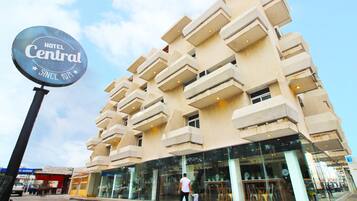 Habitación superior, 1 cama Queen size, con acceso para personas discapacitadas | Vista frontal de la propiedad