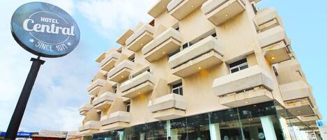 Superior Room, 1 Queen Bed, Accessible | Front of property