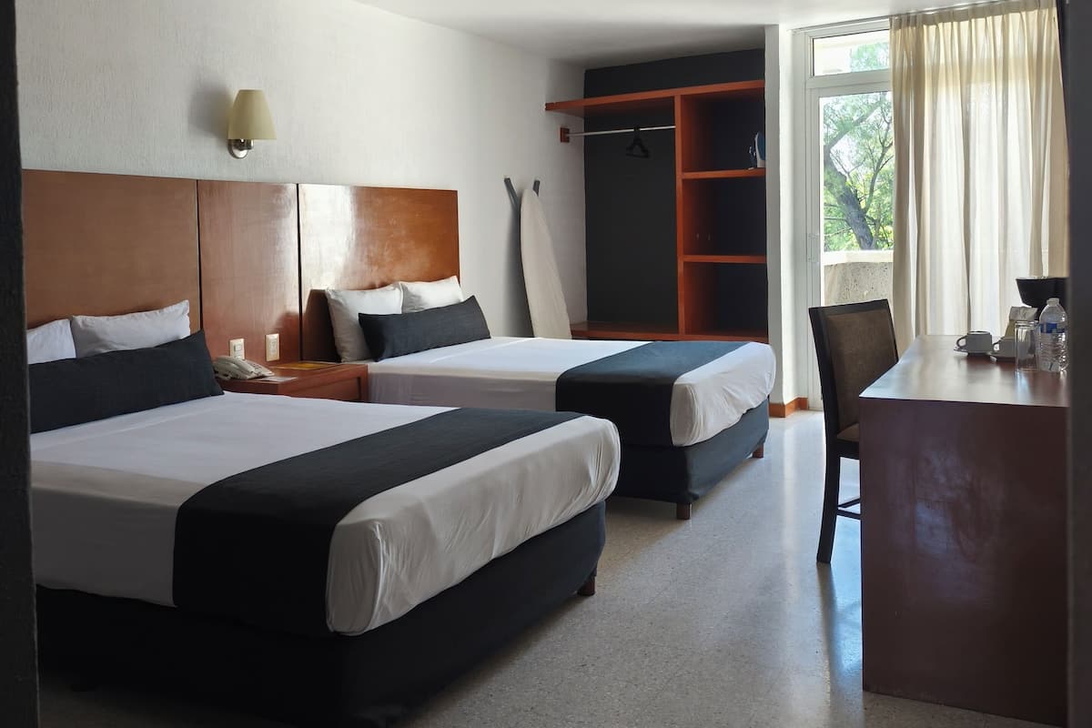 Ropa de cama de alta calidad y escritorio