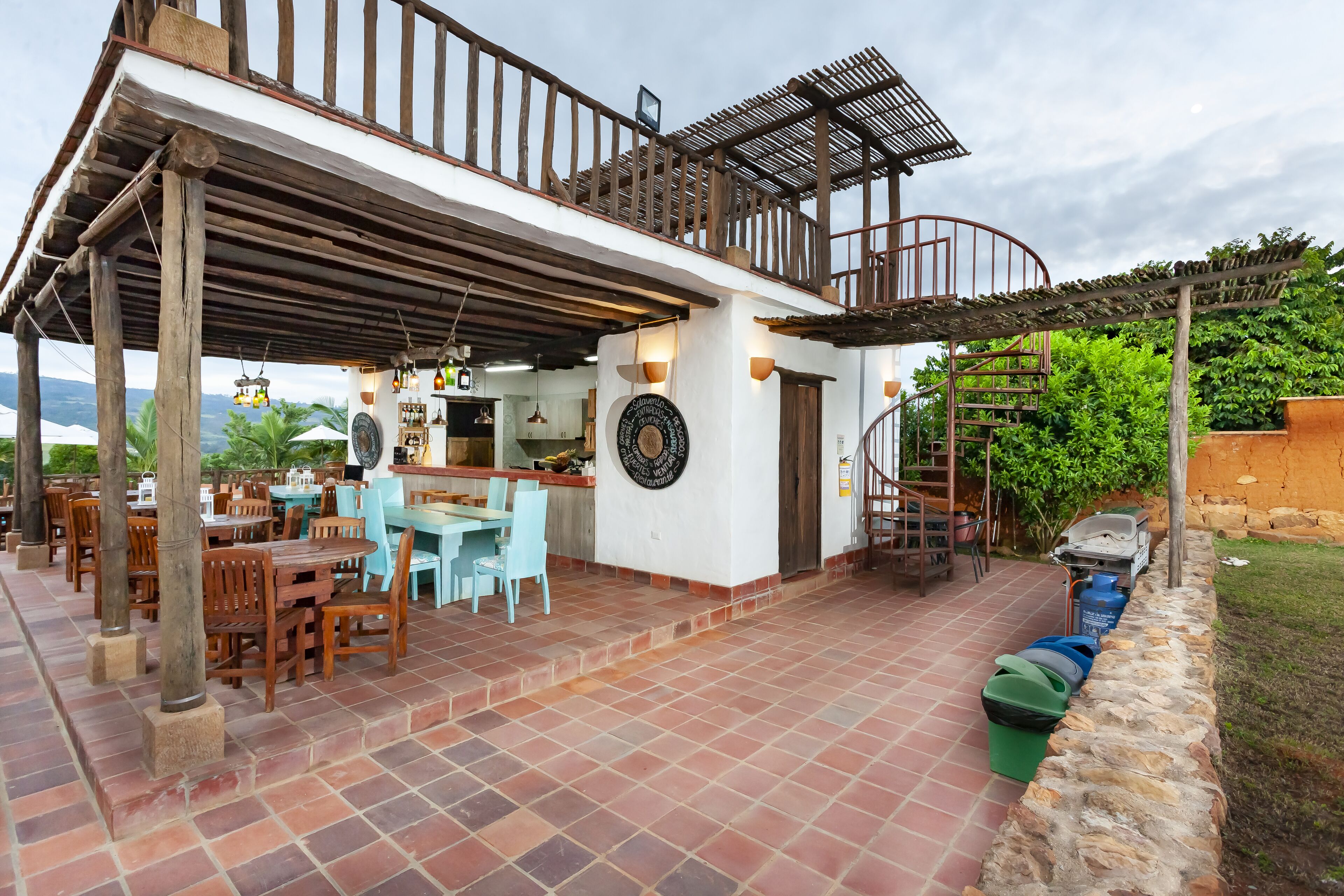 breakfast, lunch and dinner served