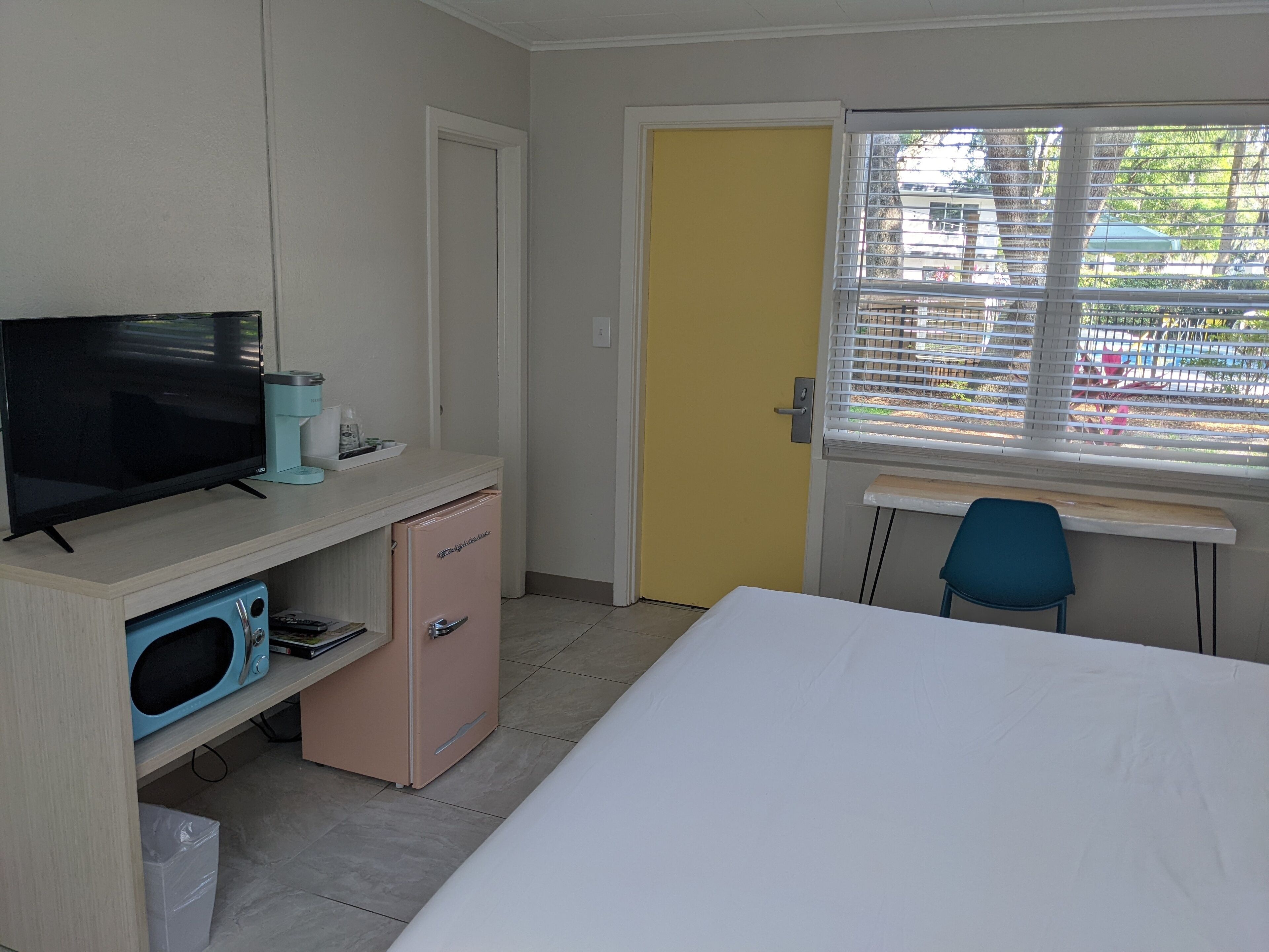 standard room, 1 bedroom, refrigerator | in-room safe, iron/ironing board, free wifi, bed sheets