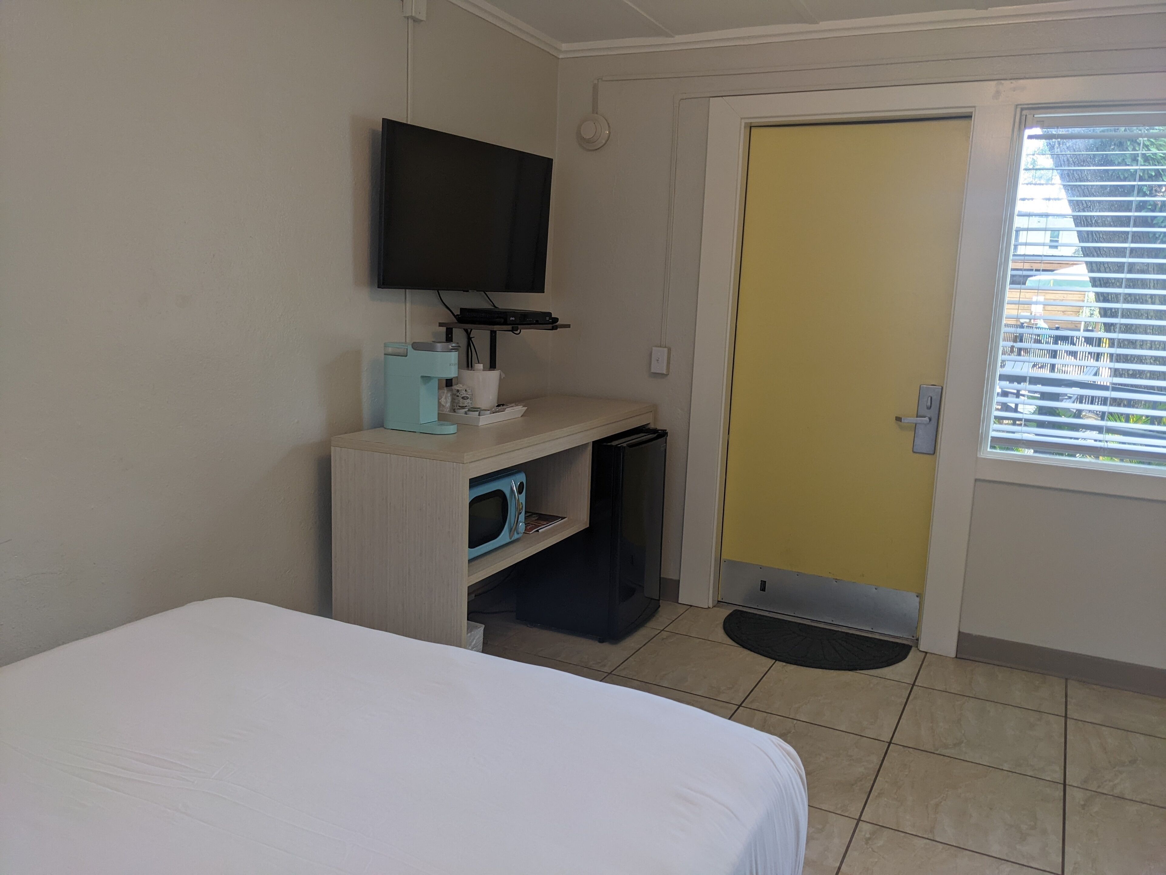 basic room | in-room safe, iron/ironing board, free wifi, bed sheets