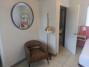 Kamar Basic | Brankas, setrika/meja setrika, Wi-Fi gratis, dan seprai linen
