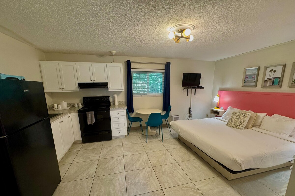 In-room safe, iron/ironing board, WiFi (free), bed sheets