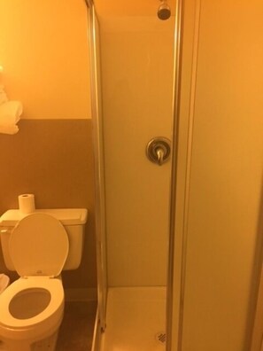 Duschwanne, kostenlose Toilettenartikel