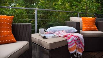 House, 2 Bedrooms | Balcony