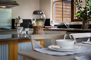 独立别墅, 2 间卧室 | 私人厨房 | 大冰箱、微波炉、烤箱、炉灶