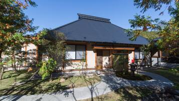Traditional-Zimmer (Japanese-style with open air bath, B) | 1 Schlafzimmer, Zimmersafe, kostenloses WLAN, Bettwäsche