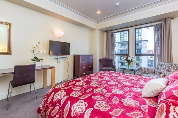 City Studio Suite | Iron/ironing board, free WiFi