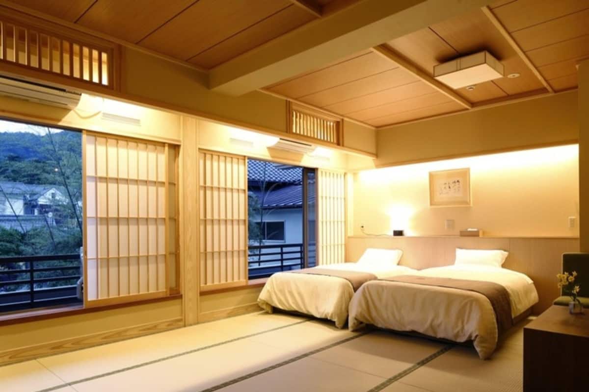 In-room safe, WiFi (free)
