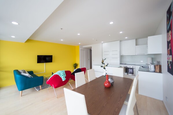 Apartment, 3 Bedrooms | In-room dining
