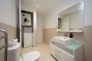 Apartment, 3 Bedrooms | Bathroom