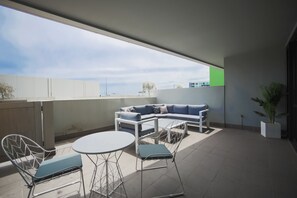 Terrace/patio - Modern Three Bedroom Apartment (Auckland)