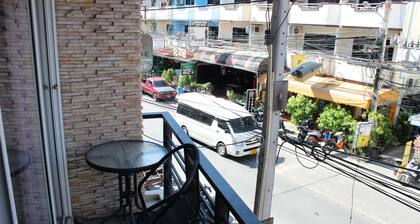 Retox Bar Hotel and Restaurant