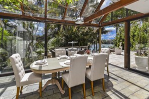 Terrace/patio - Luxury Birkenhead Villa by the Bay (Auckland)