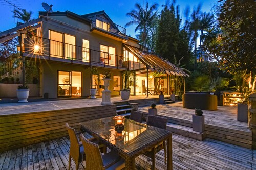 Luxury Birkenhead Villa by the Bay