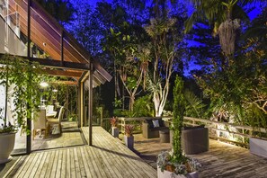 Luxury Birkenhead Villa by the Bay | Terrace/patio