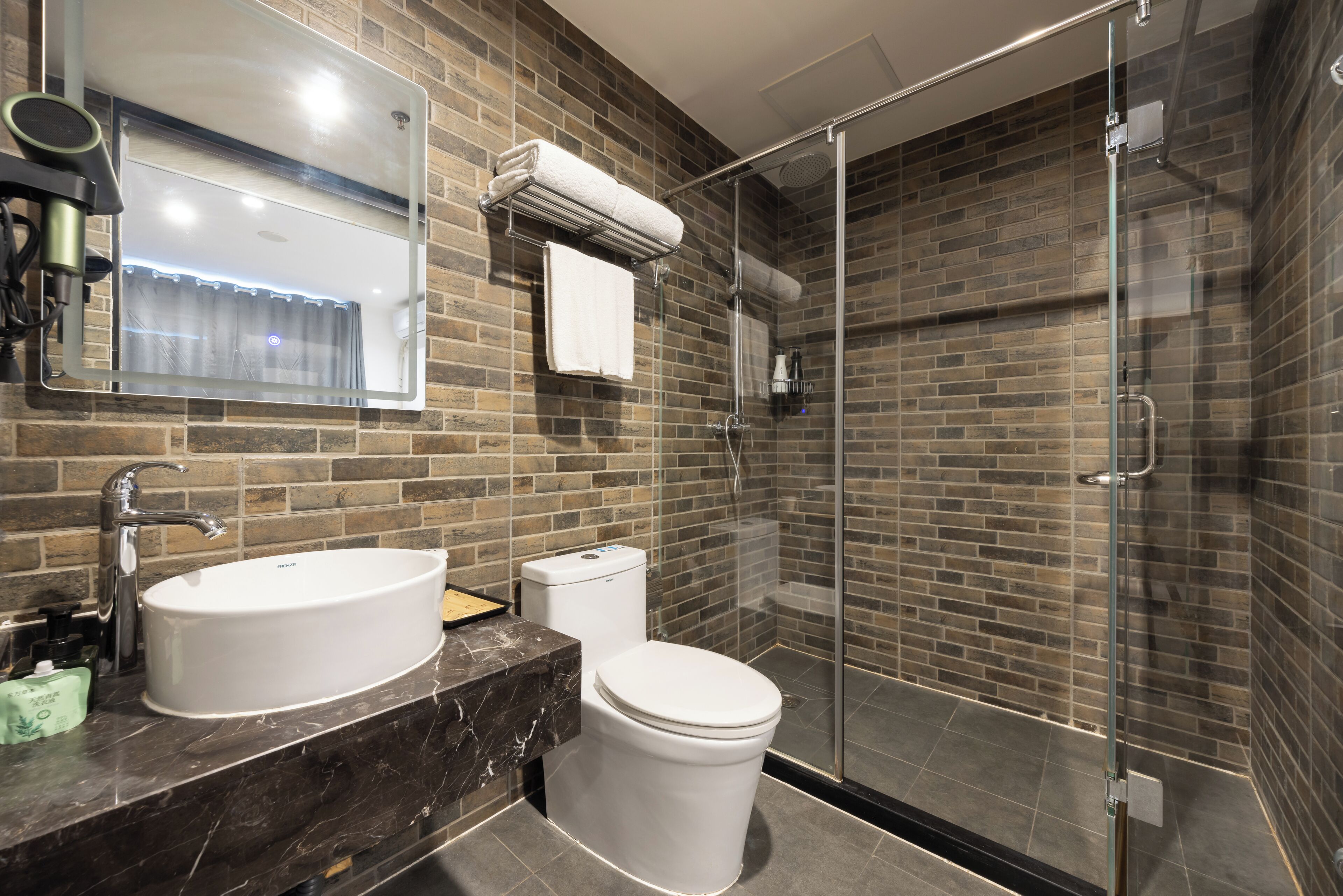 Classic Double Room | Bathroom | Shower, hair dryer, slippers, towels