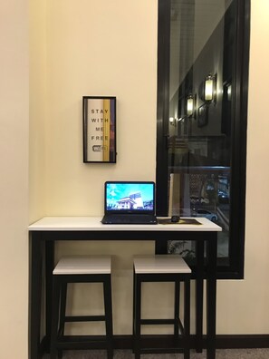 위성 채널 시청이 가능한 32인치 LCD TV, TV