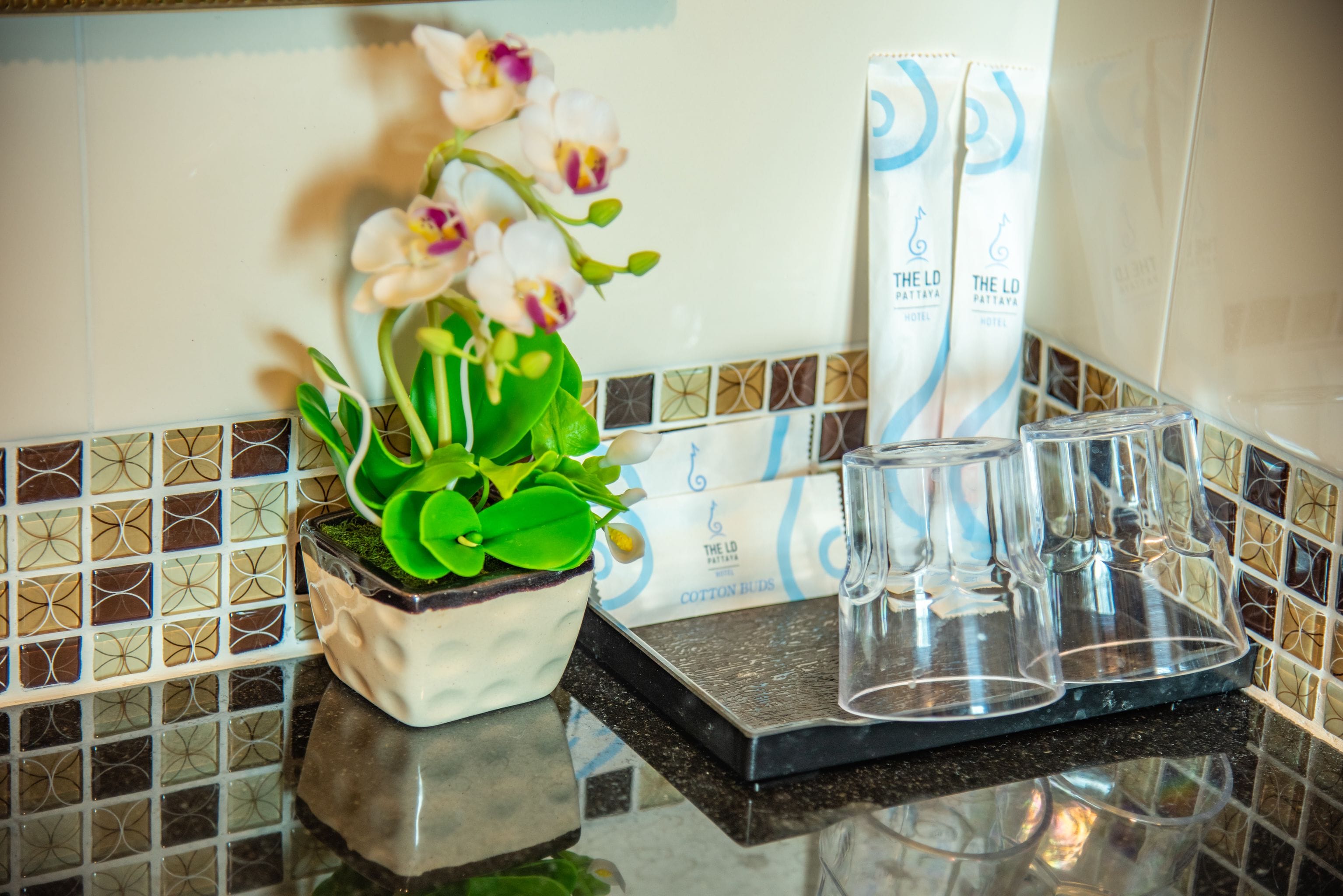 superior room (king) | bathroom | free toiletries, hair dryer, towels