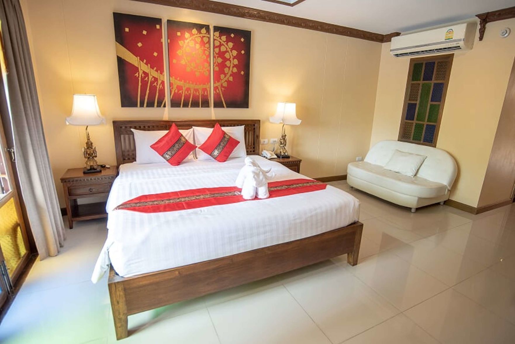 In-room safe, desk, blackout curtains, free WiFi