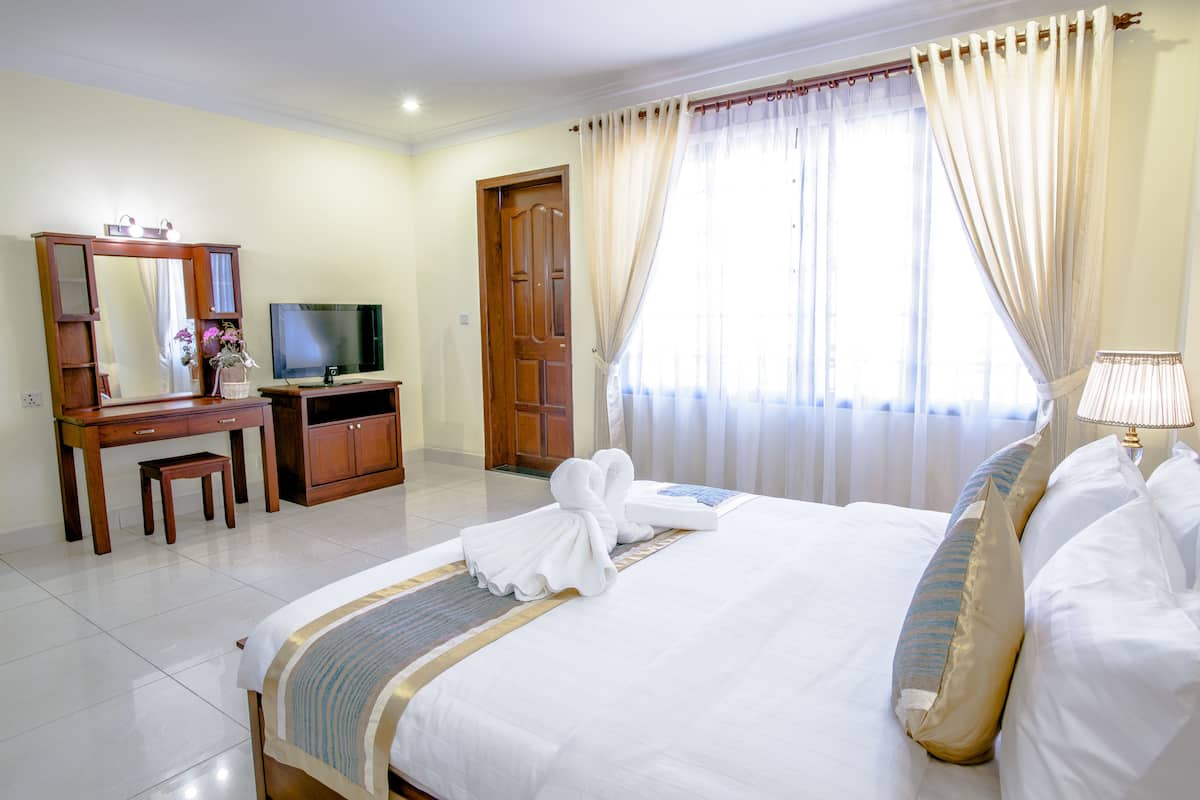 1 bedroom, premium bedding, minibar, in-room safe