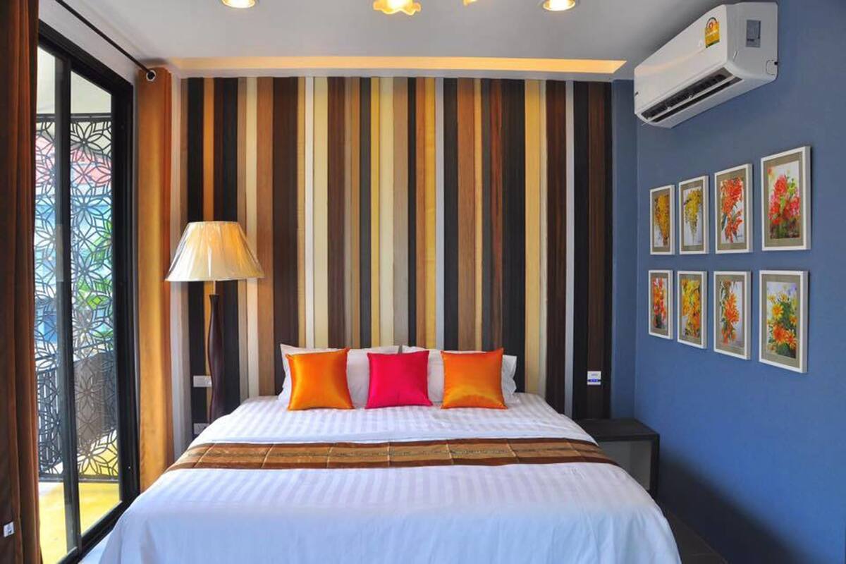 Deluxe King Room | Blackout drapes, WiFi (free)